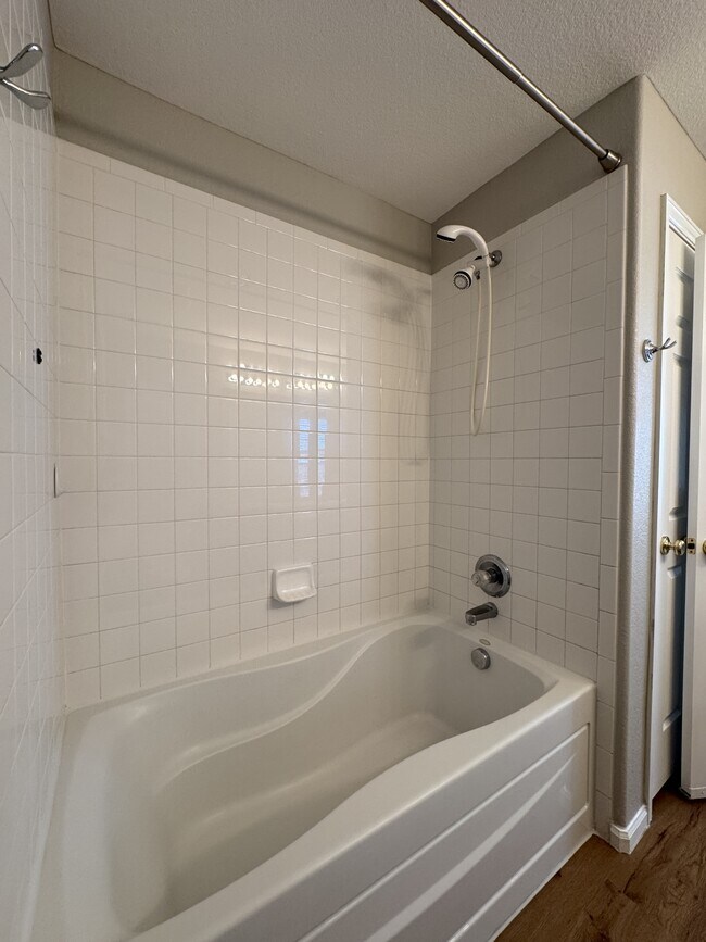 Building Photo - 1416 S Ensenada St