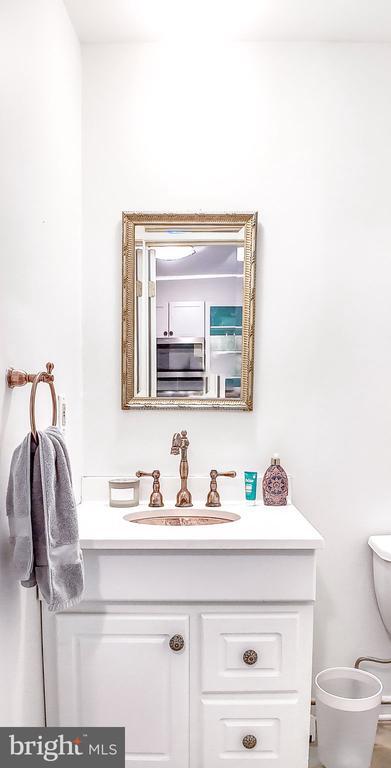 Building Photo - 434 Catharine St