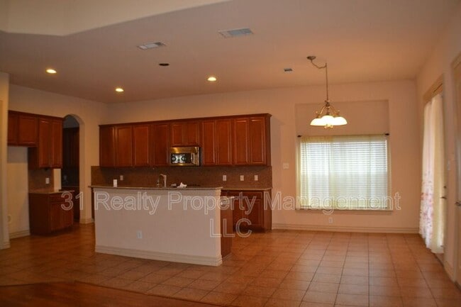 Building Photo - 1466 Cambridge Dr