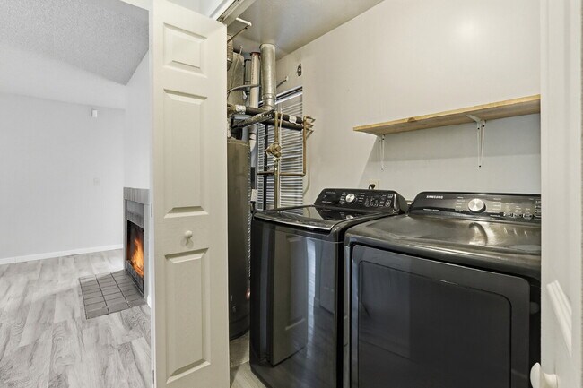 Building Photo - $1,840.95 - 3 Bed, 2 Bath Home with fenced yard and $300 move in special.