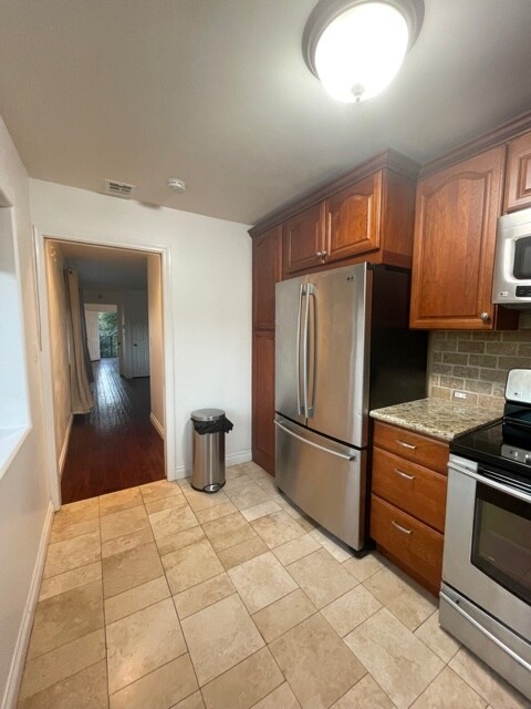 Kitchen Appliances - 4447 Don Milagro Dr