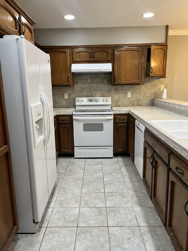 Building Photo - "Charming 3-Bed Oasis with 2 Baths in Moor...