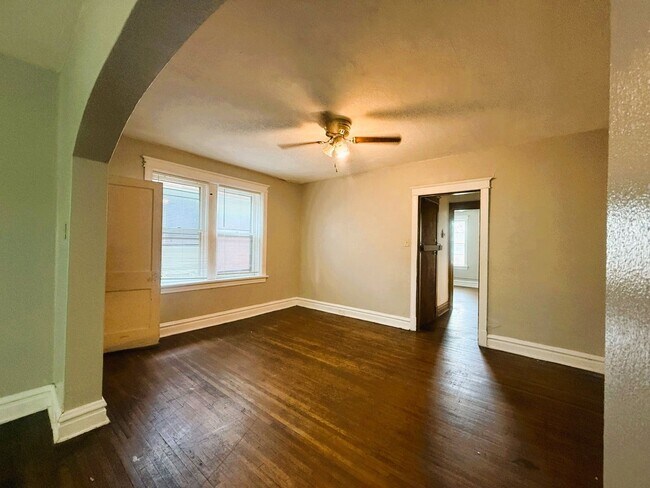 Building Photo - 2nd Floor Unit for Rent