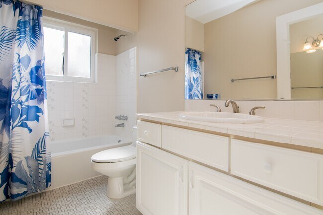 Building Photo - 2751 Aurora St