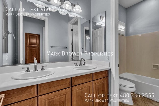 Building Photo - 3732 S Halsted Dr