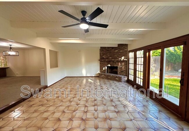 Building Photo - 1820 Avenida Estudiante