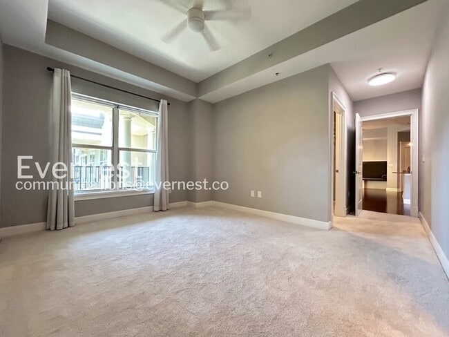 Building Photo - 3 Bed/2.5 Bath Condo with Modern Amenities / Available Now!