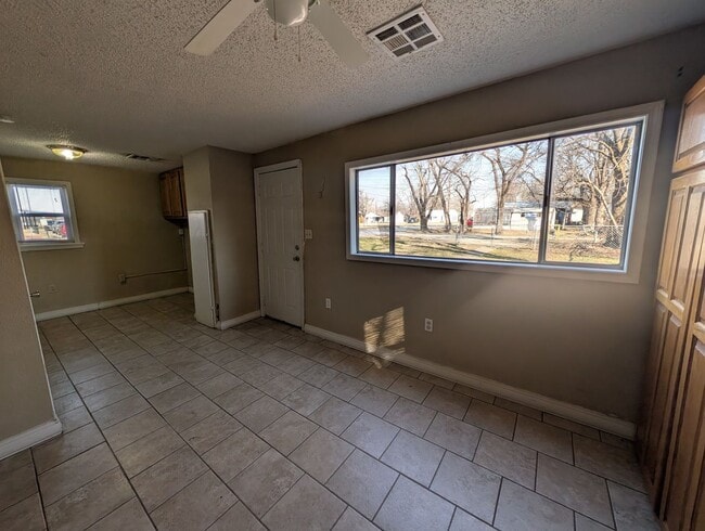 Building Photo - 3 Bedroom House in Pryor