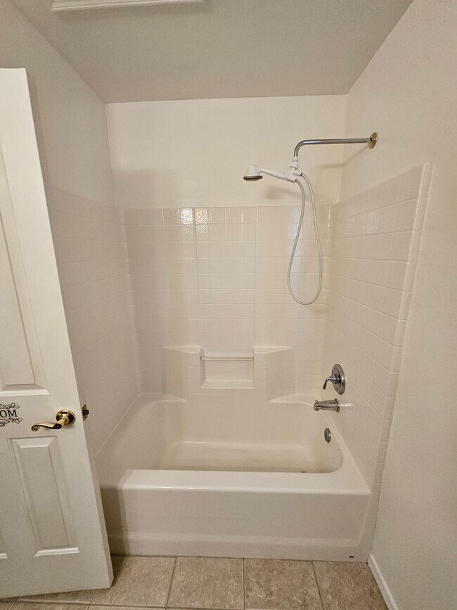 Building Photo - Fort Mohave!! 3 bedroom 2 bathroom in Fairway Estates.