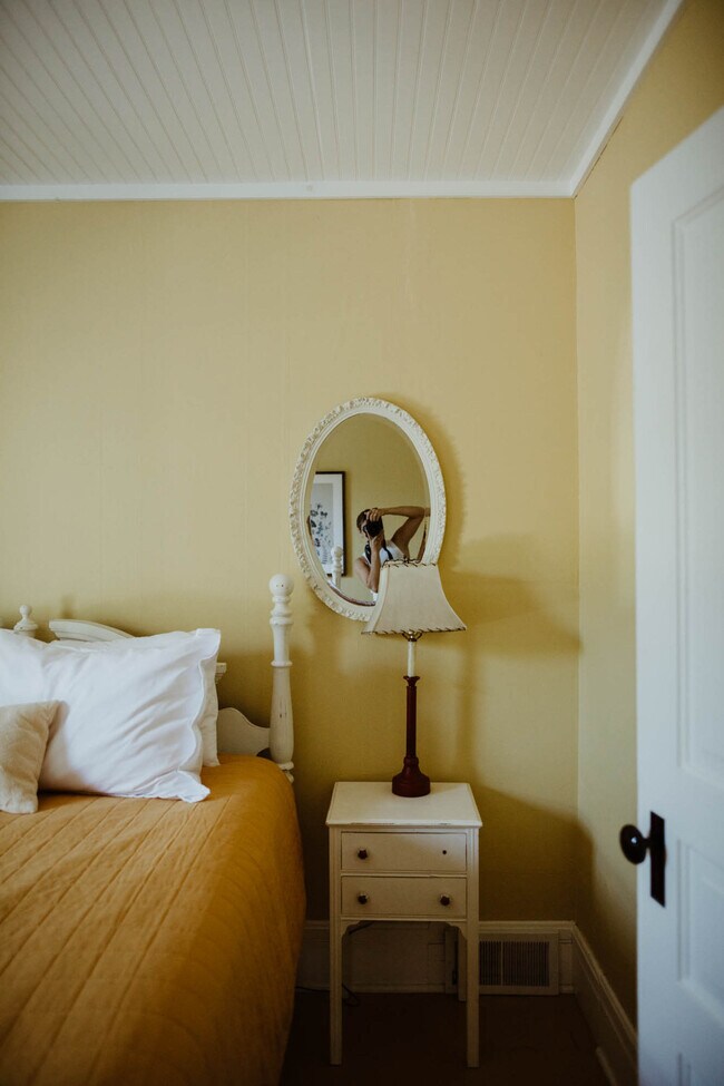 Building Photo - 108 W 6th St