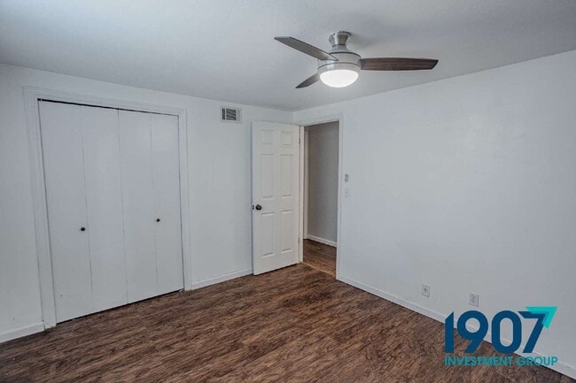 Building Photo - 616 Redstone Ave