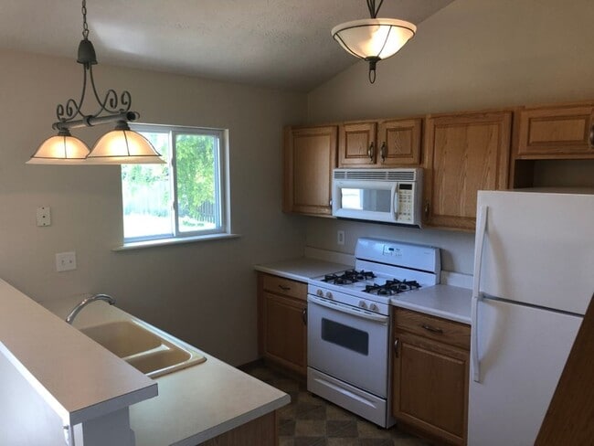 Building Photo - Gorgeous 3 Bedroom, 2 Bathroom Home minutes from Offutt Air Base