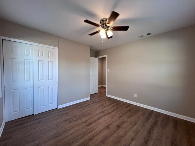 Building Photo - 3 Bedroom 2 bath home in downtown Port Wentworth