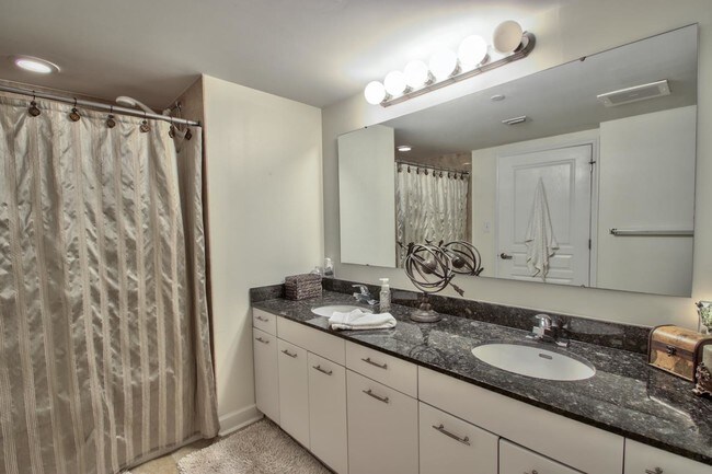 Building Photo - 300 S Duval St