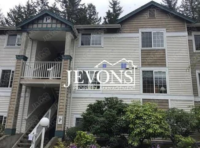 Building Photo - Condo with Swimming Pool and Private Enclosed 1-Car Garage in Klahanie Neighborhood