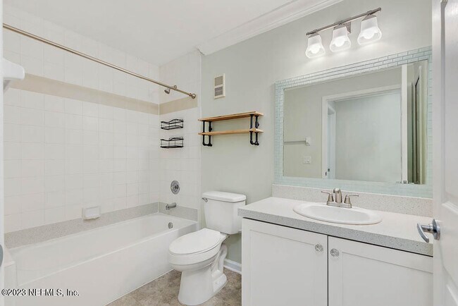 Building Photo - 400 Sandiron Cir