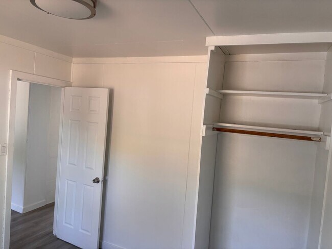 Building Photo - R144