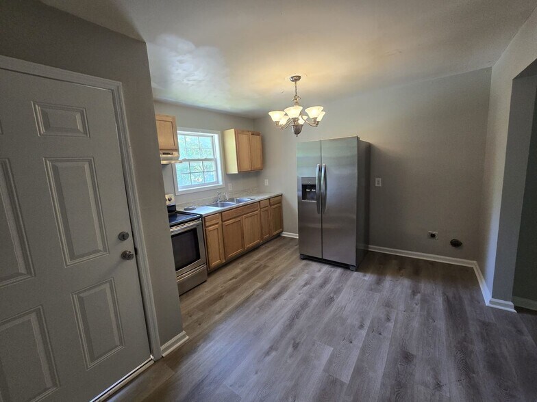 Building Photo - 615 5th Ave E