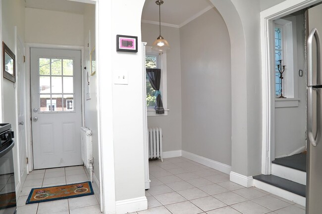 Building Photo - Adorable 5 Bed Single Family Home Near Uptown