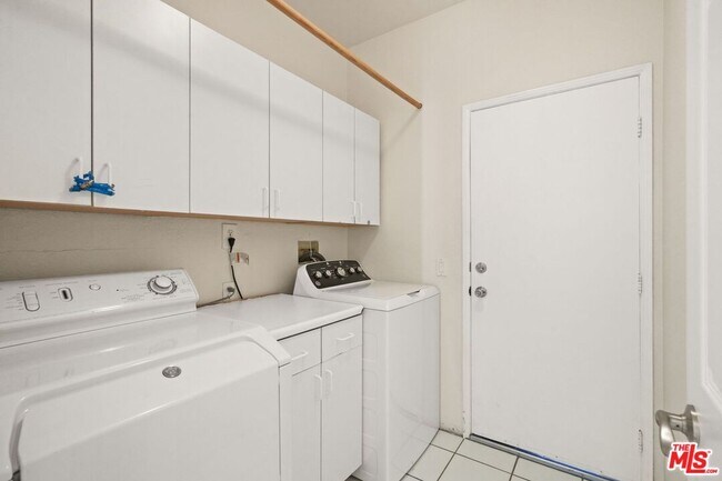 Building Photo - 69730 Mccallum Way