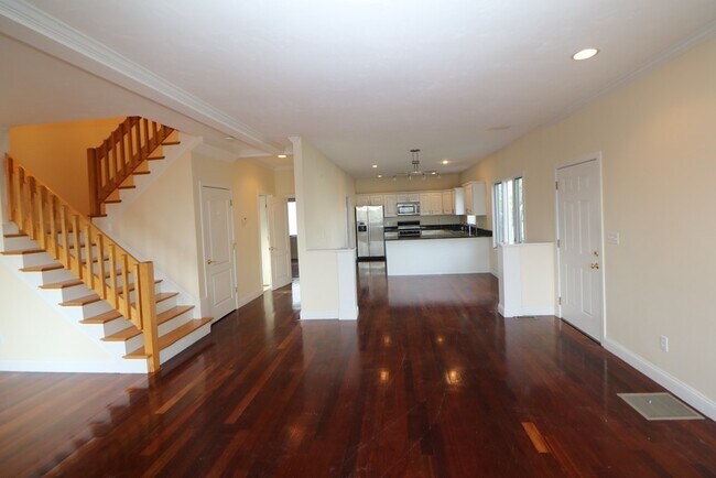 Building Photo - 143 Grovers Ave