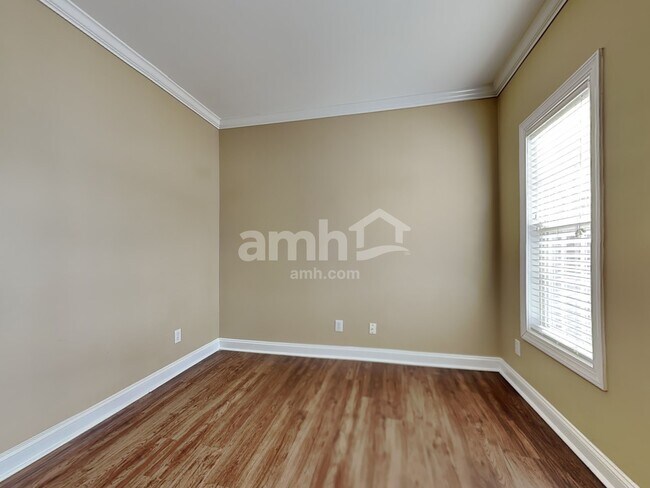 Building Photo - 347 Mockingbird Ln