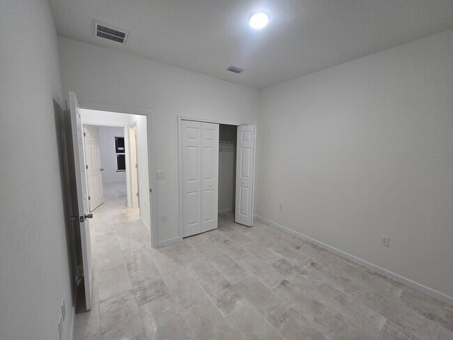 Building Photo - Brand new 3+DEN -2 BATHROOM 2 CAR GARAGE I...