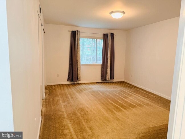 Building Photo - 835 Chanticleer