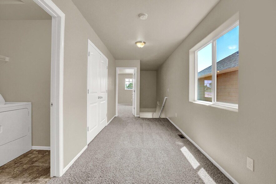 Building Photo - Modern Townhome with Central A/C, 2-Car Ga...