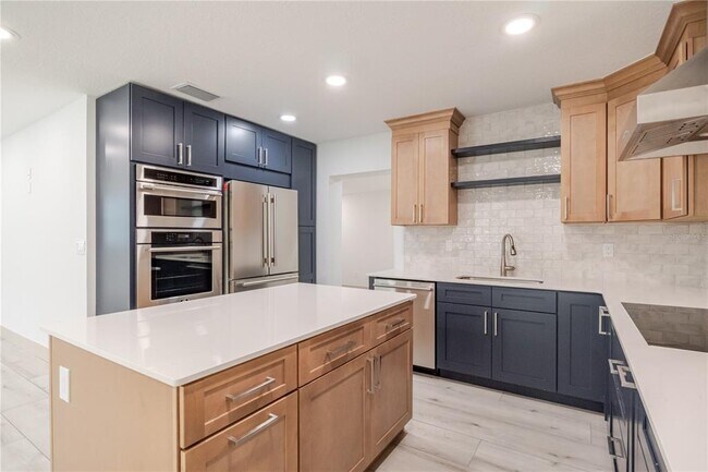 Building Photo - 4712 W Bay Ave