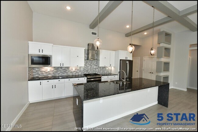 Building Photo - 12341 Desert Vista Ave