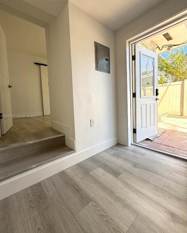 Building Photo - 716 NE 7th St