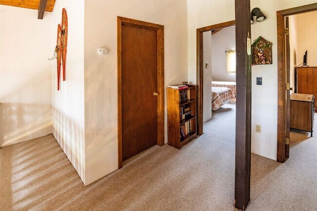 Building Photo - 18 Bunker Ln