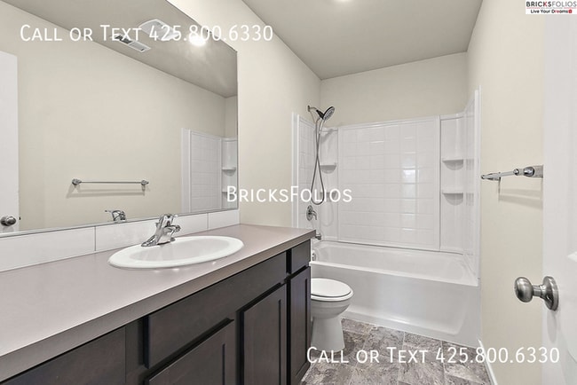 Building Photo - Your Dream Home Awaits in Puyallup – Bonus Offer Included!