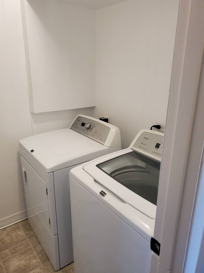 Building Photo - 6200 Smithson Rd