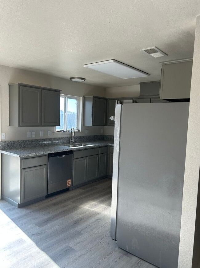 Building Photo - 1074 S Jordan Way