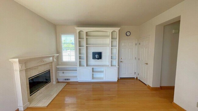 Building Photo - Martinez Beautiful 4 bedroom 3 bath home! ...