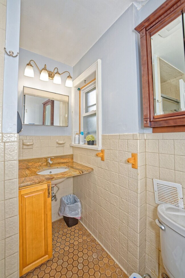 Building Photo - 35 Madison Ave