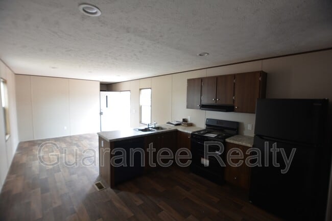 Building Photo - 725 N Chestnut Rd