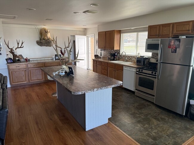 Building Photo - Beautifully updated duplex with parking and a 40'x25' garage.