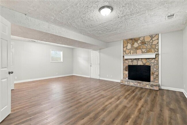 Building Photo - 2741 Oxford Dr