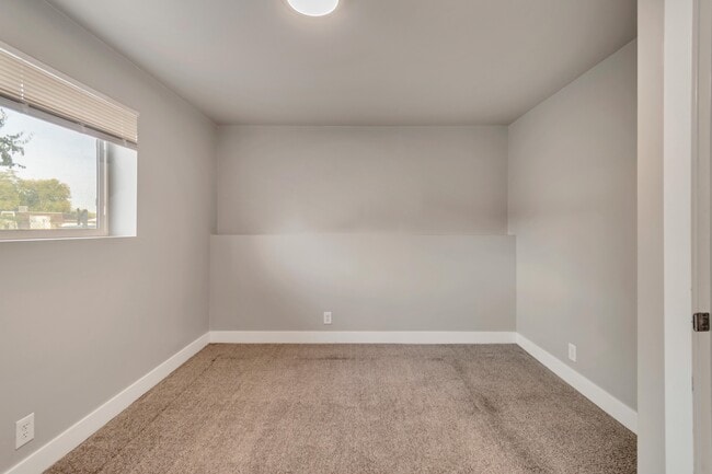 Building Photo - 3707 Kentucky Cir