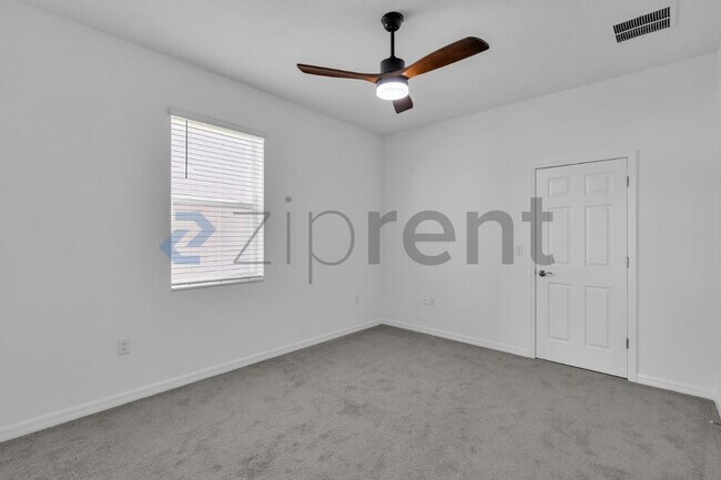 Building Photo - Unit n/a