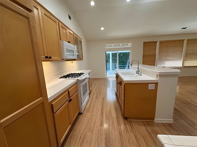 Building Photo - Prestigious Highlands Home for Lease