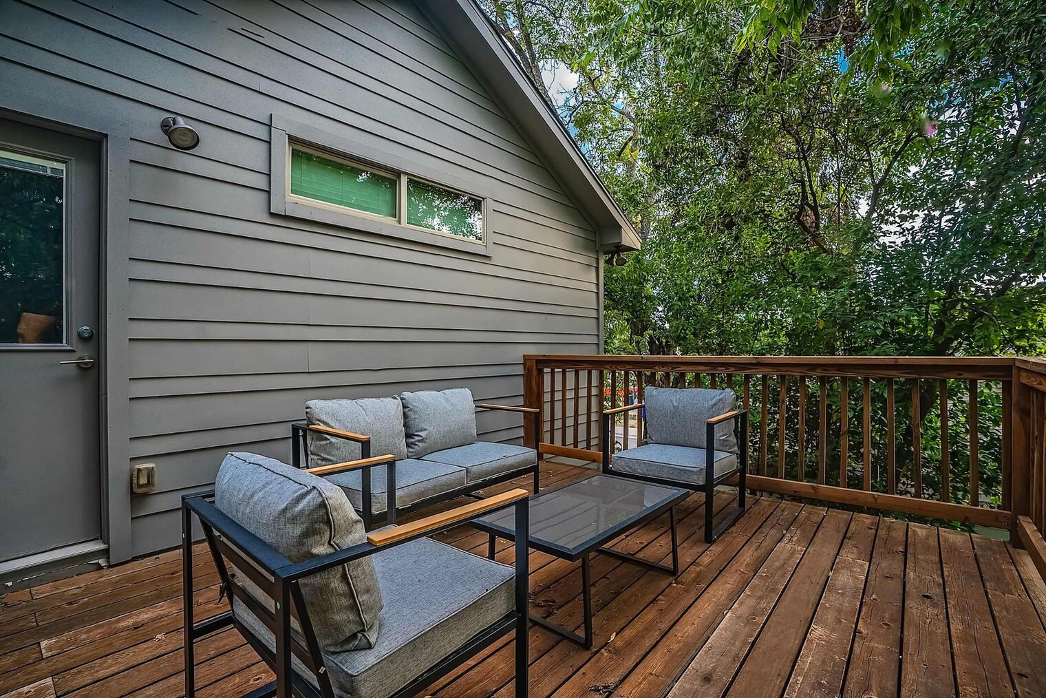 Building Photo - 2002 Rosewood Ave