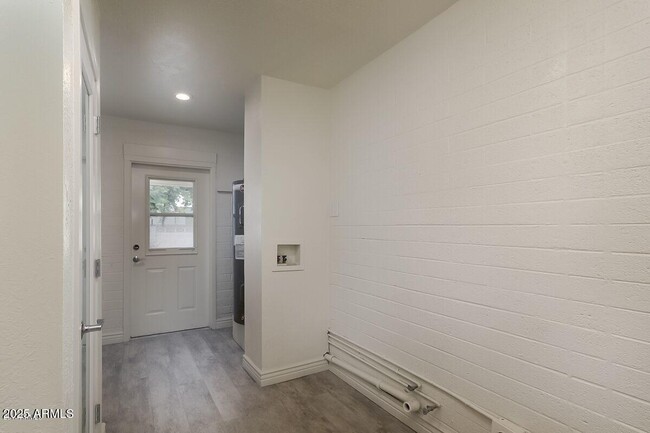 Building Photo - 4614 S Kachina Dr