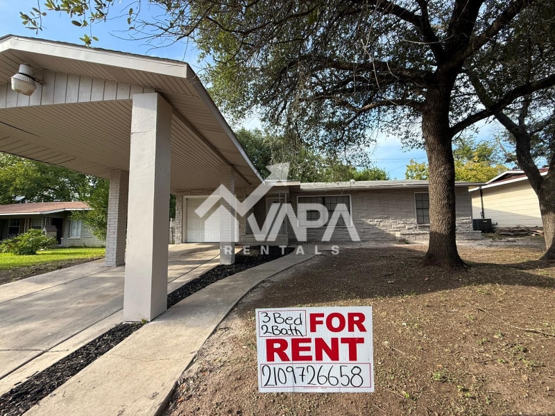Building Photo - 351 Addax Dr