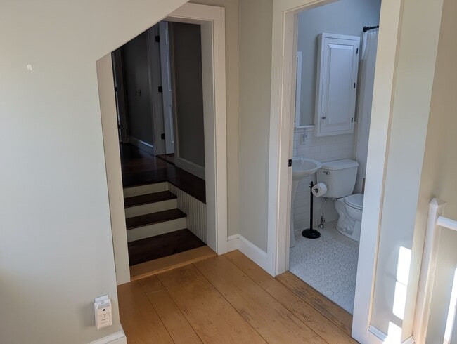 Building Photo - Beautiful 2 Bedroom House