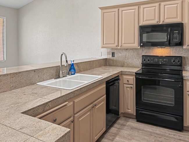 Building Photo - 76915 Turendot St