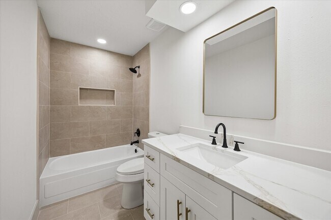 Building Photo - 9214 Grandview Park Dr